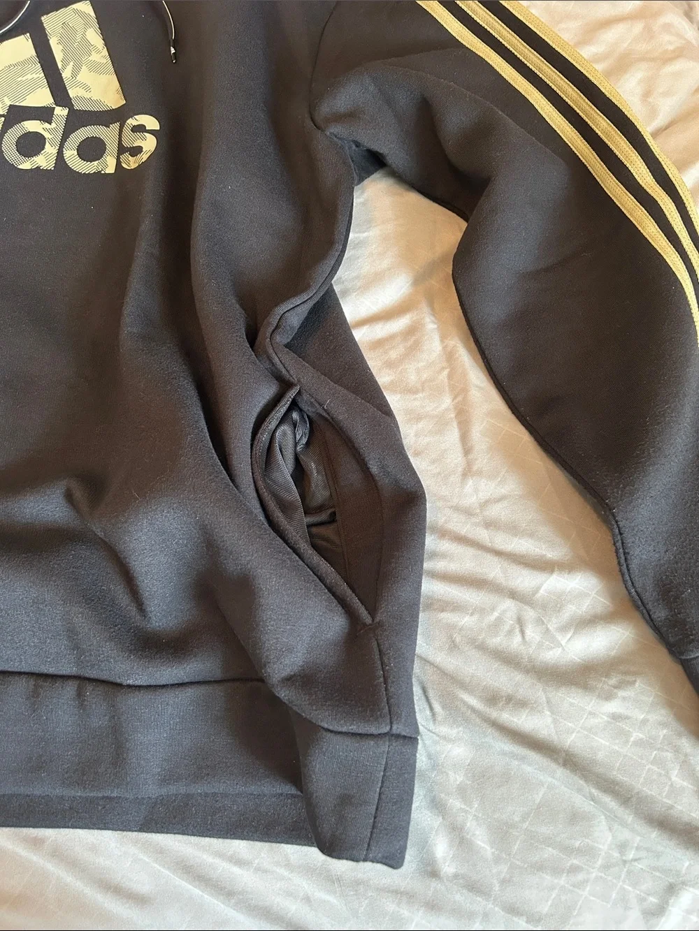 🔥adidas Black Hoodie EUC